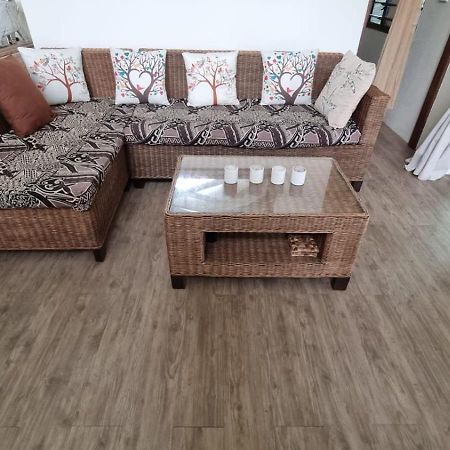 Whispering Palms - Absolute Beachfront Villas 维拉港 外观 照片