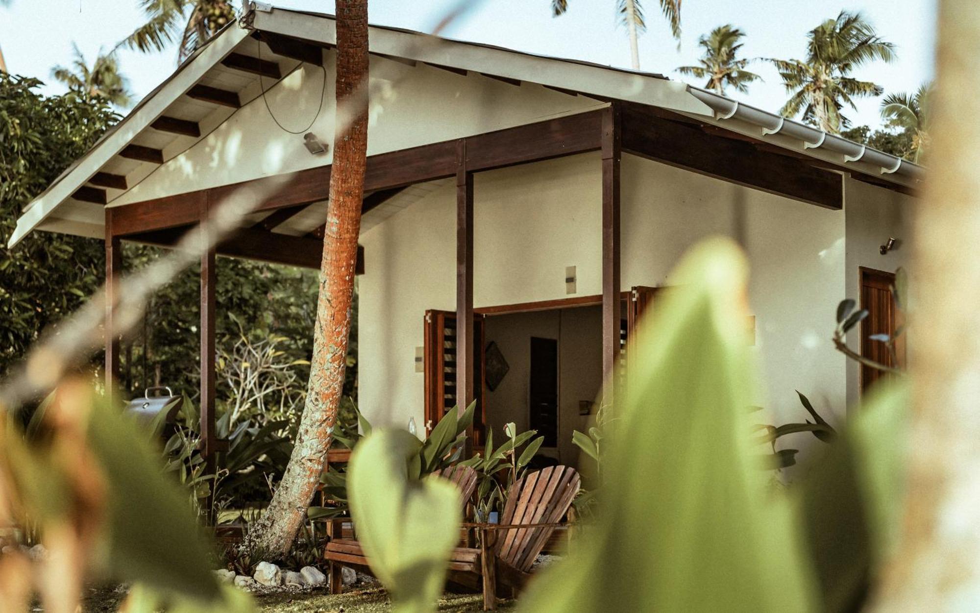Whispering Palms - Absolute Beachfront Villas 维拉港 外观 照片