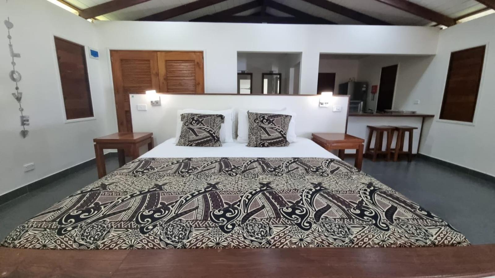 Whispering Palms - Absolute Beachfront Villas 维拉港 外观 照片