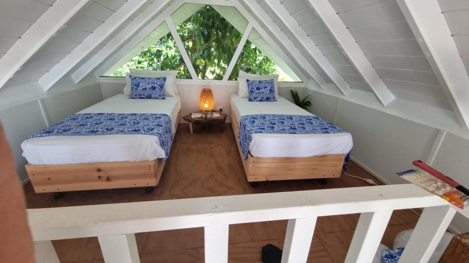 Whispering Palms - Absolute Beachfront Villas 维拉港 外观 照片